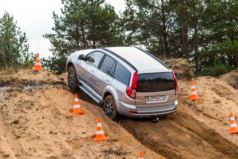 Еще немного, еще чуть-чуть! Great Wall уходит лишь на метр дальше Terrano.