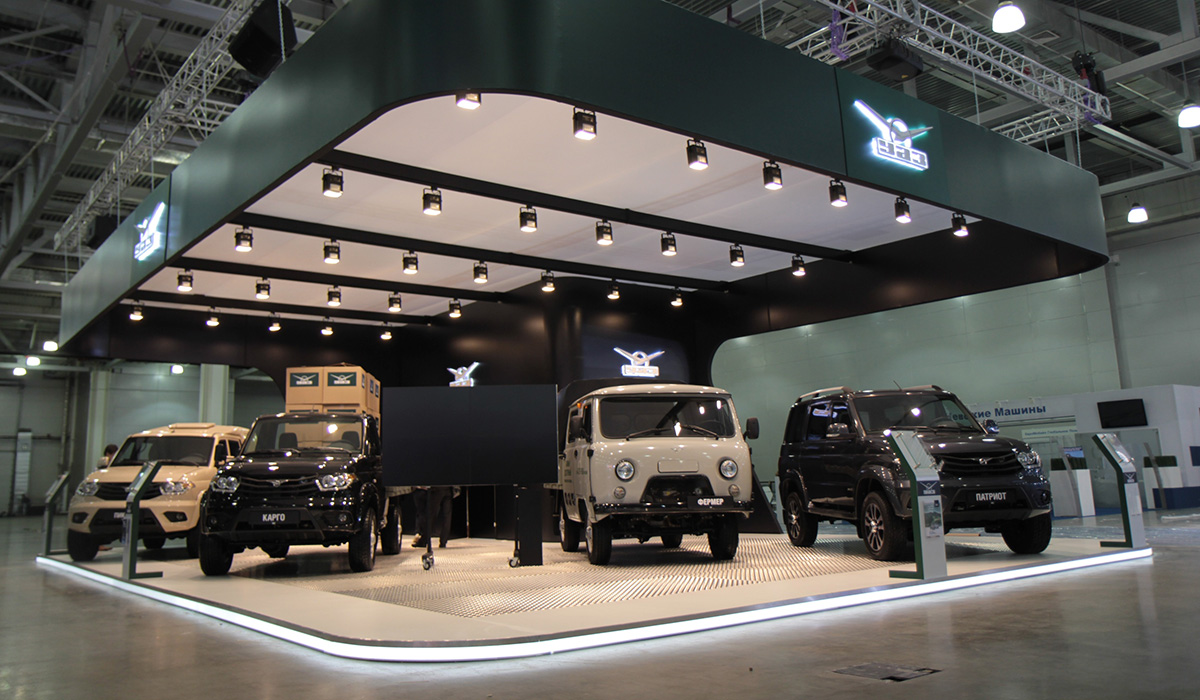 УАЗ представил линейку легких коммерческих автомобилей на выставке КомТранс-2015