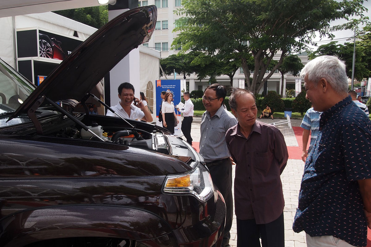 Автомобили УАЗ на Vietnam International Motor Show 2016