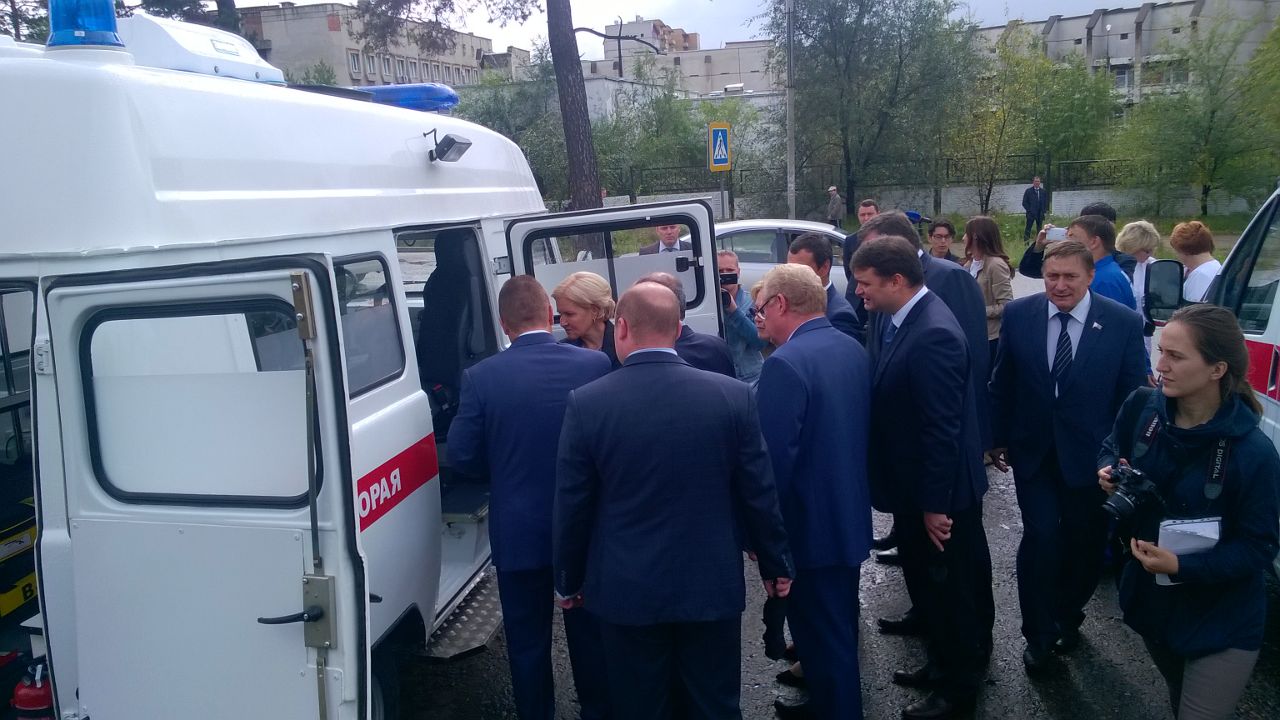 Дмитрий Медведев высоко оценил новые медицинские автомобили УАЗ
