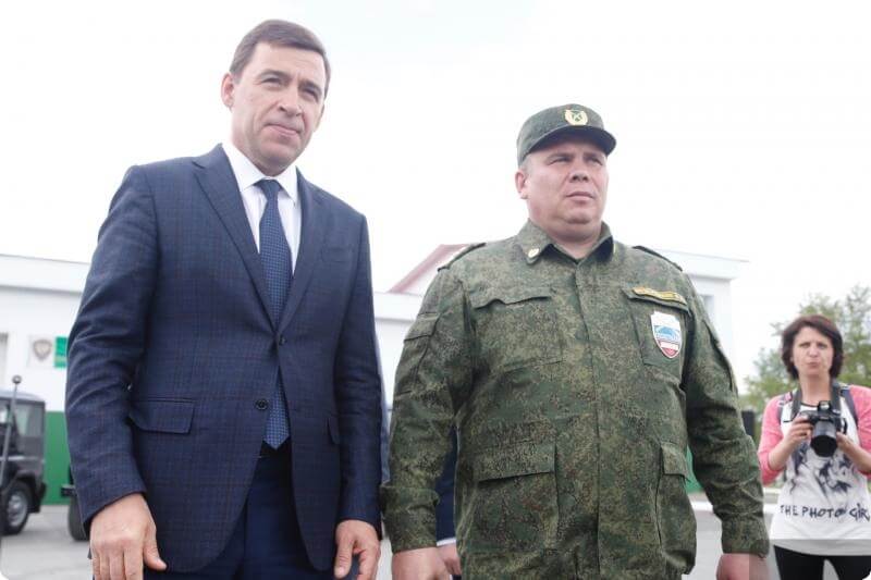 Глава Свердловской области передал инспекторам-охотоведам шесть внедорожников