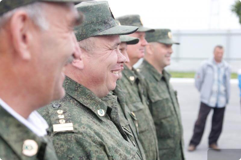 Глава Свердловской области передал инспекторам-охотоведам шесть внедорожников