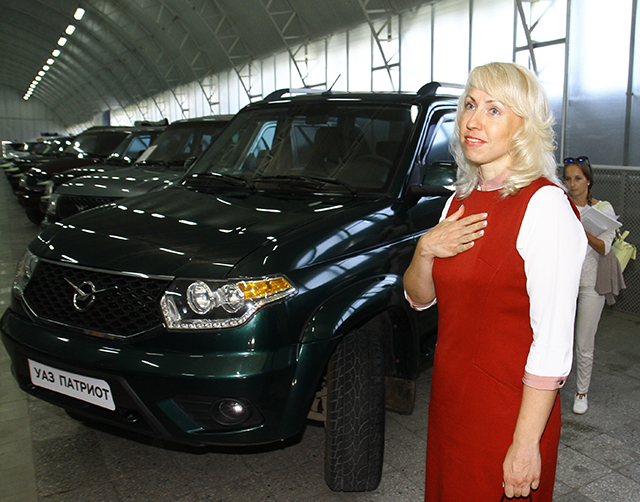 Ульяновский автомобильный завод передал УАЗ Патриот областному хоспису