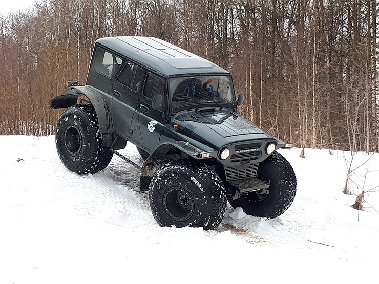 Тест-драйв вездехода «Трэкол»: как превратить UAZ Hunter в танк